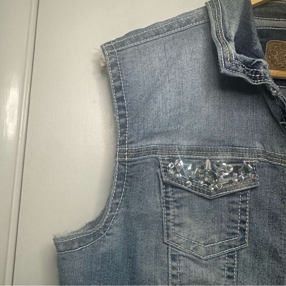 Wall Flower Y2K Rhinestone Denim Jean Vest. Light Wash. Size: Large. - Picture 3 of 7